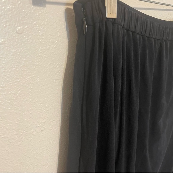 ST JOHN Evening Black Silk Classic Straight Skirt Size 8 Pleated Detail - Picture 6 of 8